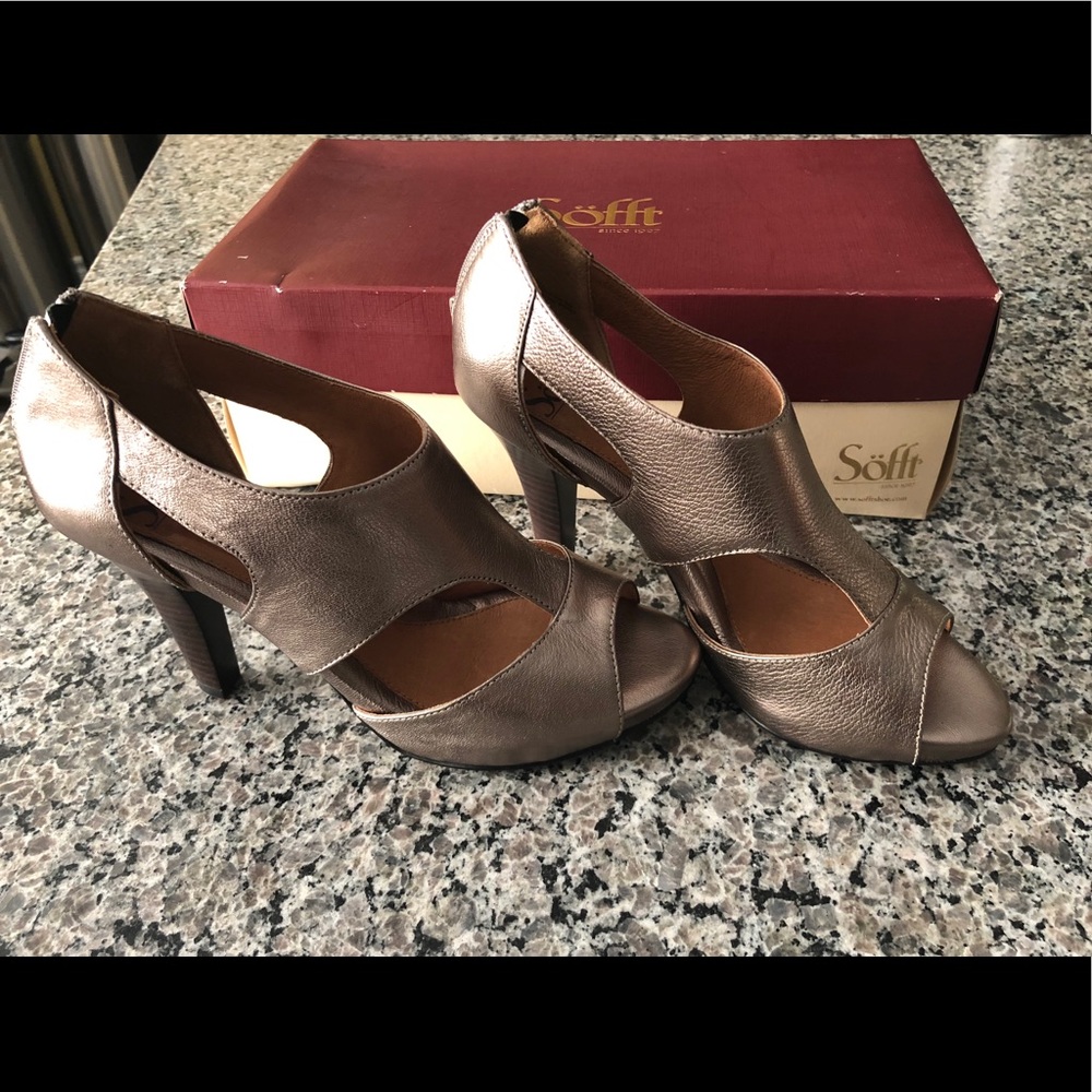 Sofft high heel shoes size 8